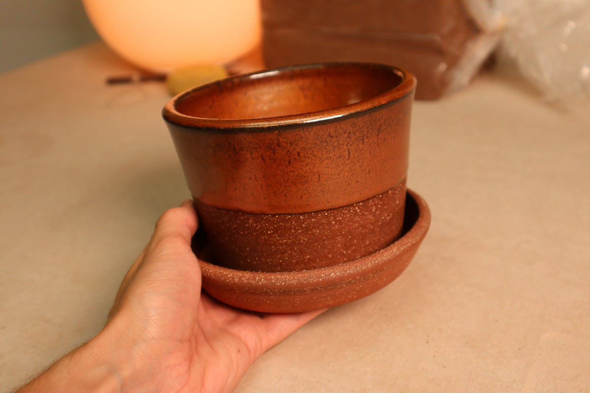 planter | iron red | one-off