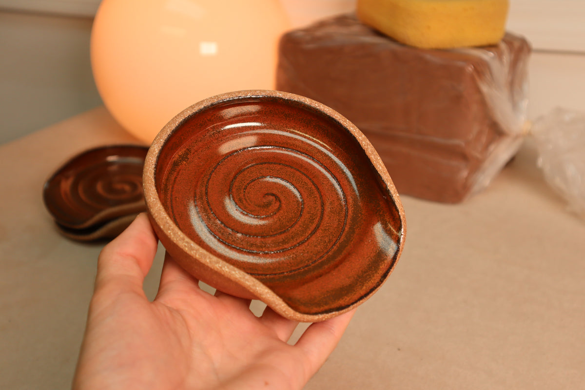 spoon rest | iron red