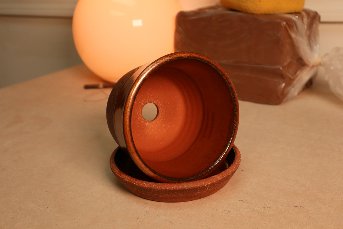 planter | iron red | one-off