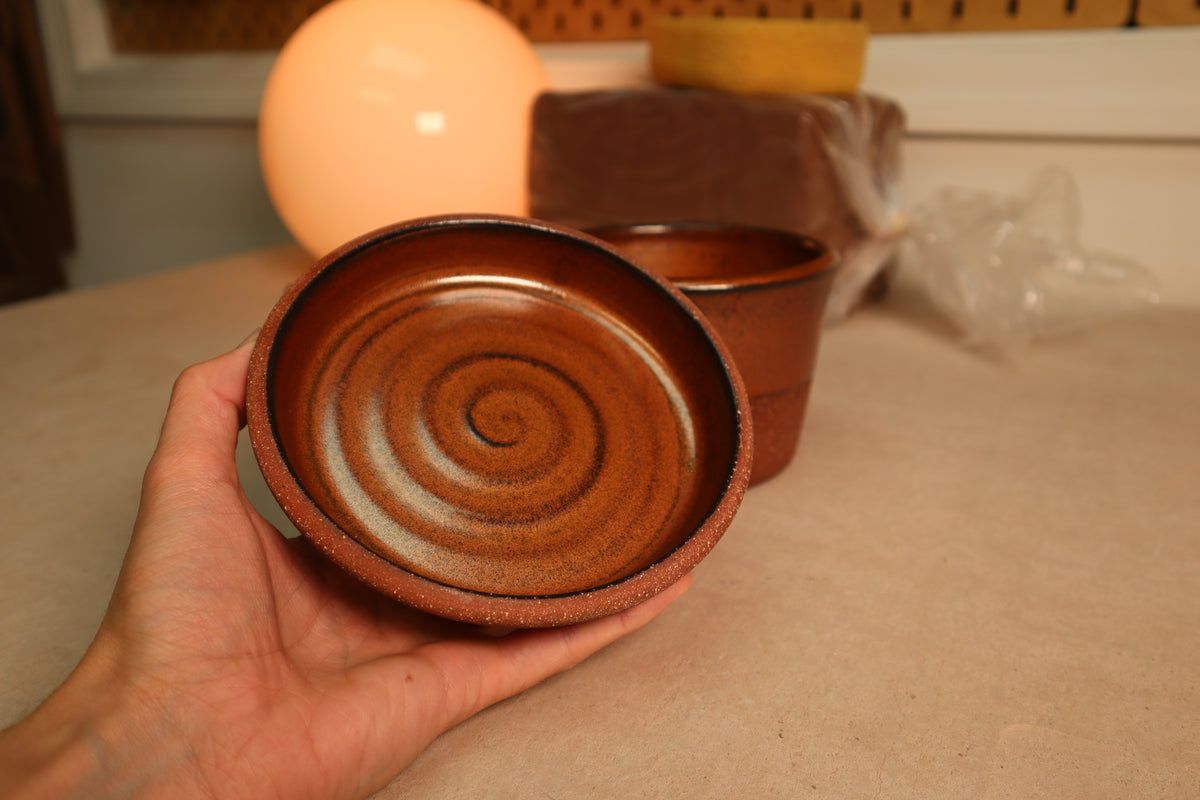 planter | iron red | one-off